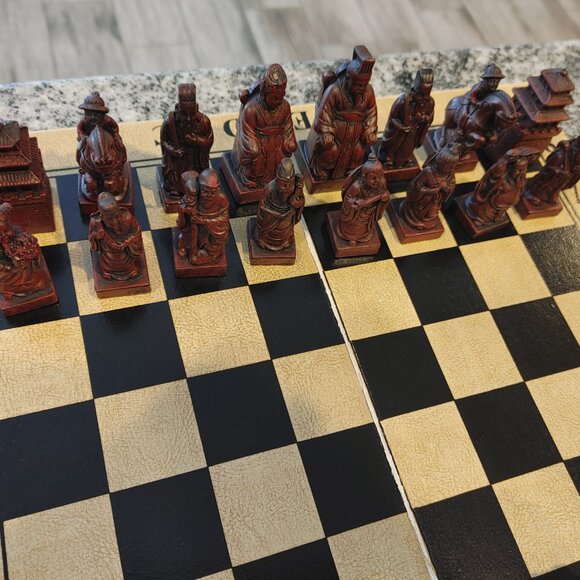 Original vintage clay chess set "Buddhist Warrior Monks", pre-owned. - Picture 2 of 9